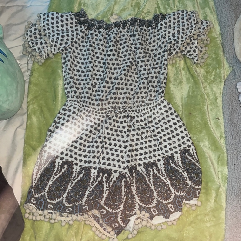 CUTE OFF THE SHOULDER ROMPER